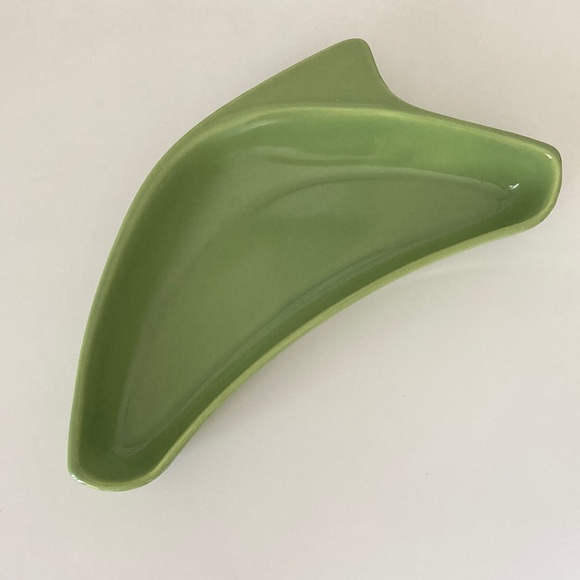 Serving Dish Boomerang with Handle Avocado like Green - Picture 4 of 10